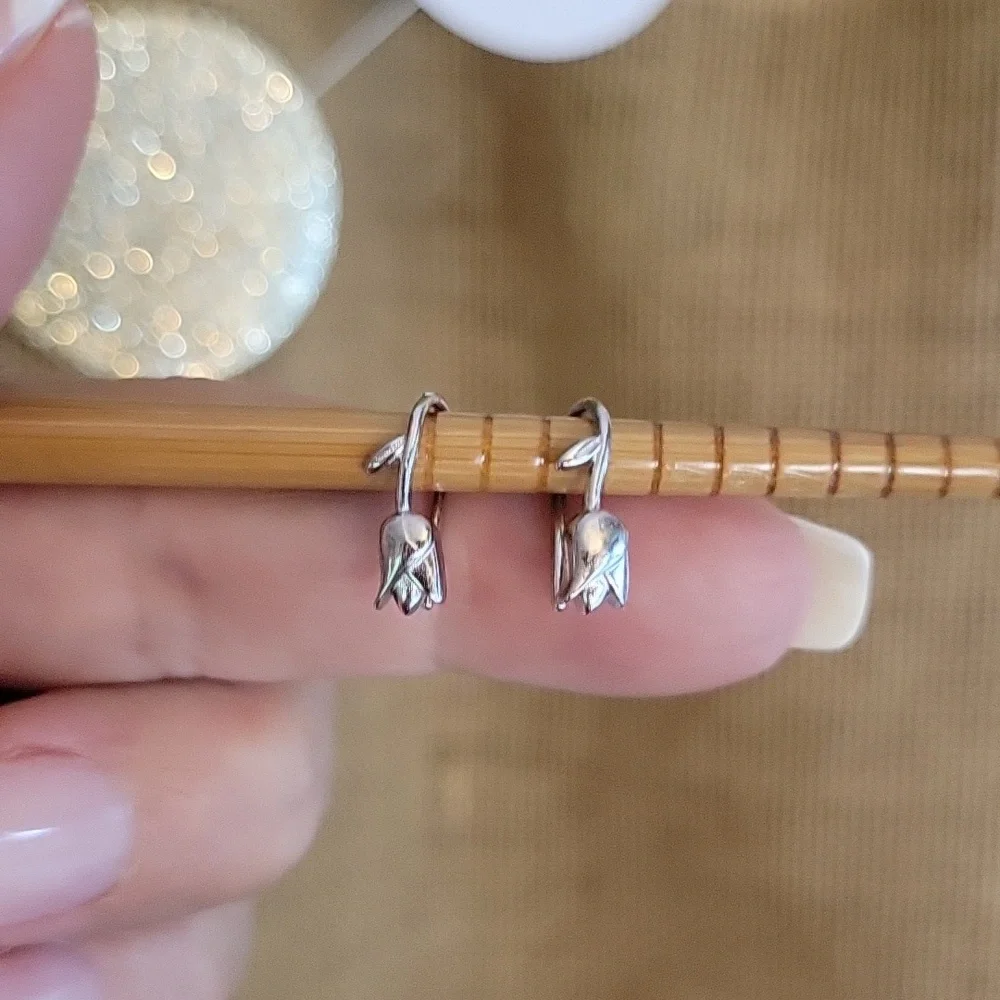 🔥LAST PAIR🔥 STERLING SILVER TULIP HUGGIES